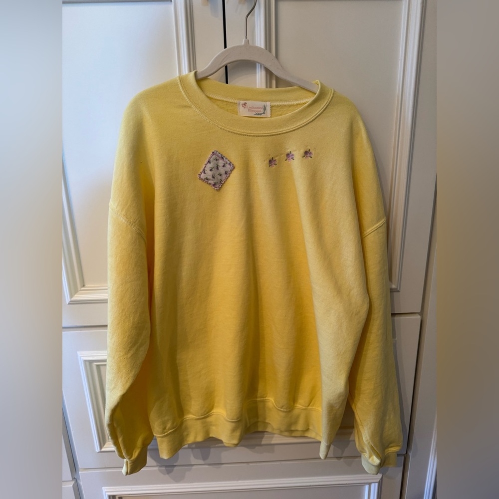 Boutique XL Yellow Embroidered Sweatshirt. ✨💛